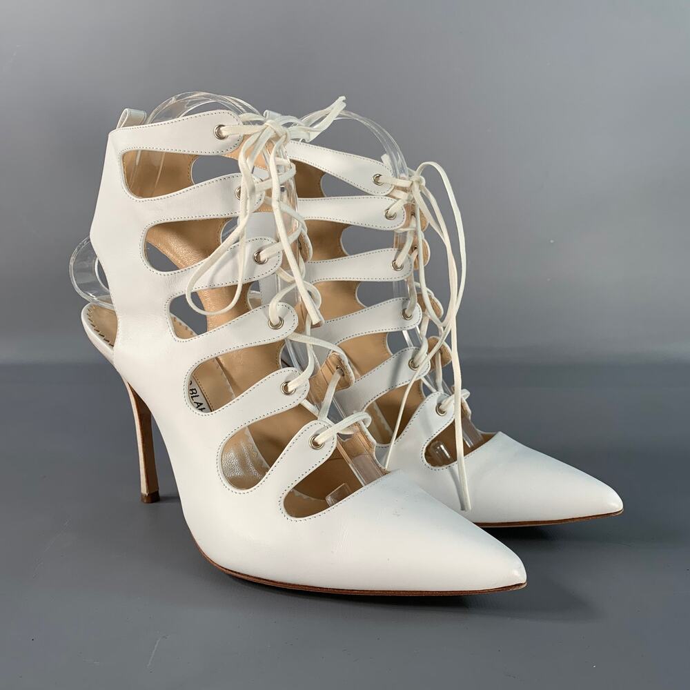 MANOLO BLAHNIK Size 6.5 White Leather Laced Pumps